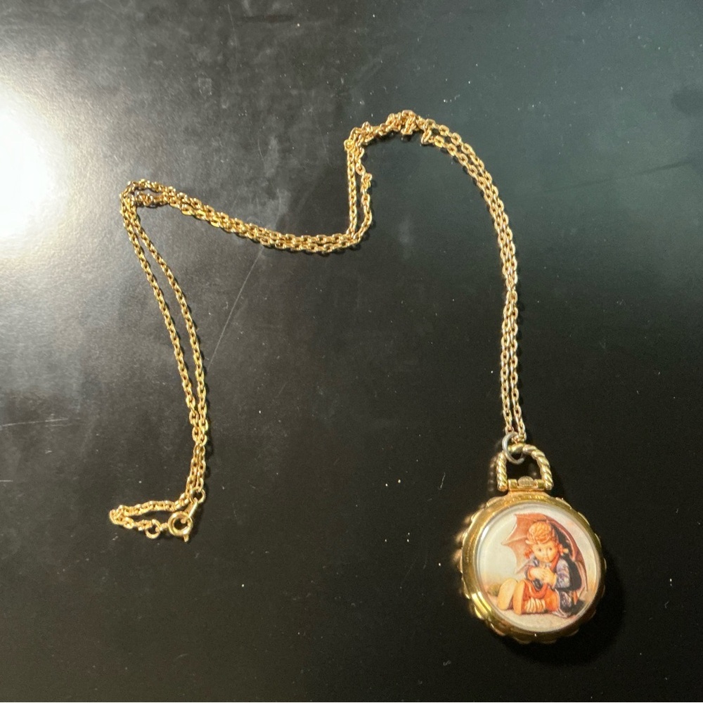 Gold Locket Necklace with Vintage Design
